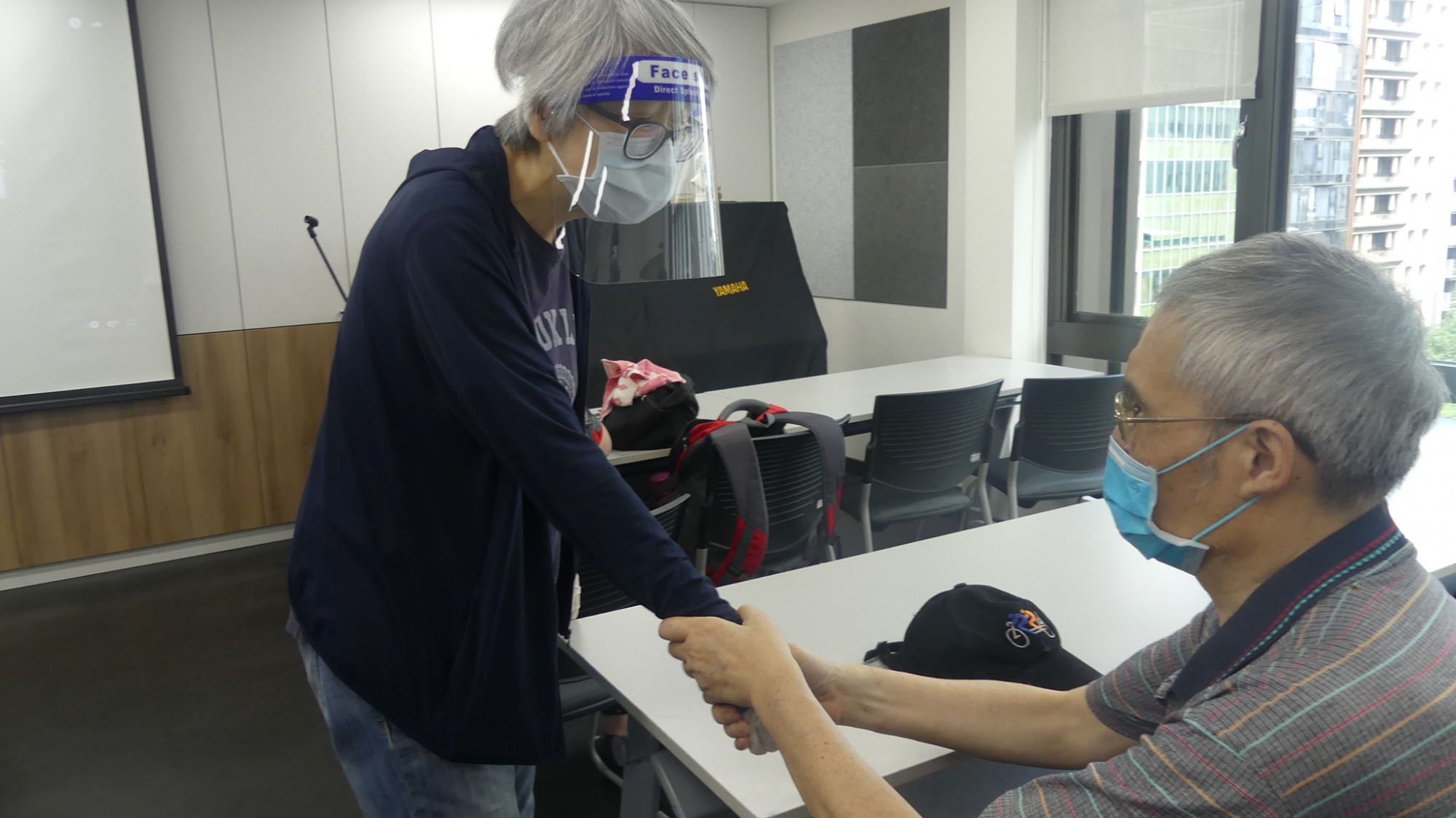 基金會執行長關心視障長輩疫情期間的健康