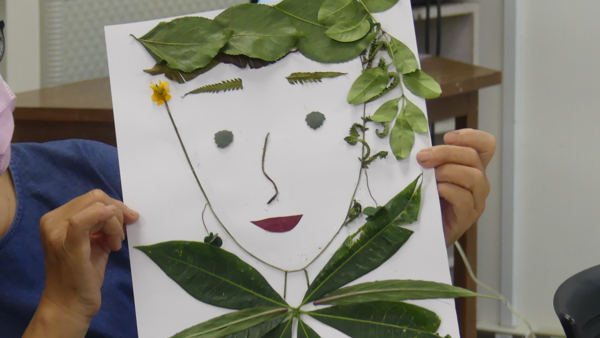 透過植物拼貼自畫像創作，自我覺察與放鬆